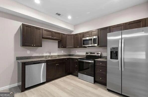 3 bedroom, 2.5 bathroom, 1,380 sq ft townhouse for rent at 403 Breanna Way, Royston, GA 30662 for $2,500 a month — photo 4
