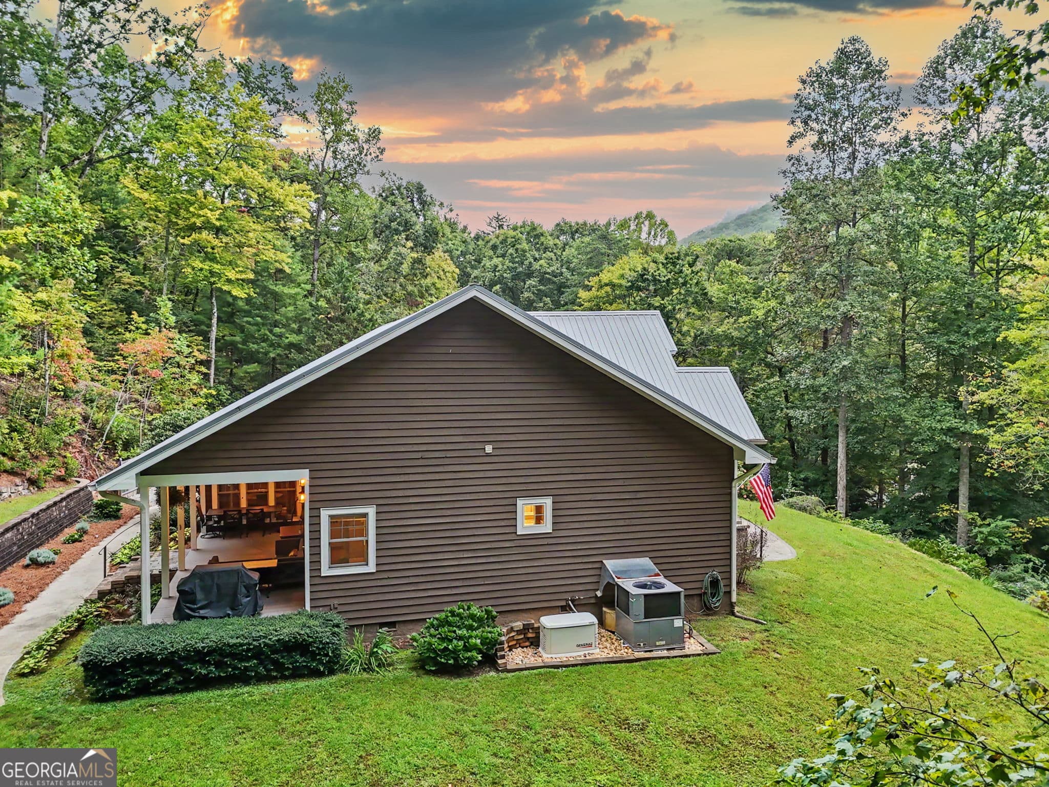 4 bedroom, 3.5 bathroom, 2,952 sq ft single family residence for sale at 397 Standing Rock Drive, Tiger, GA 30576 — photo 5
