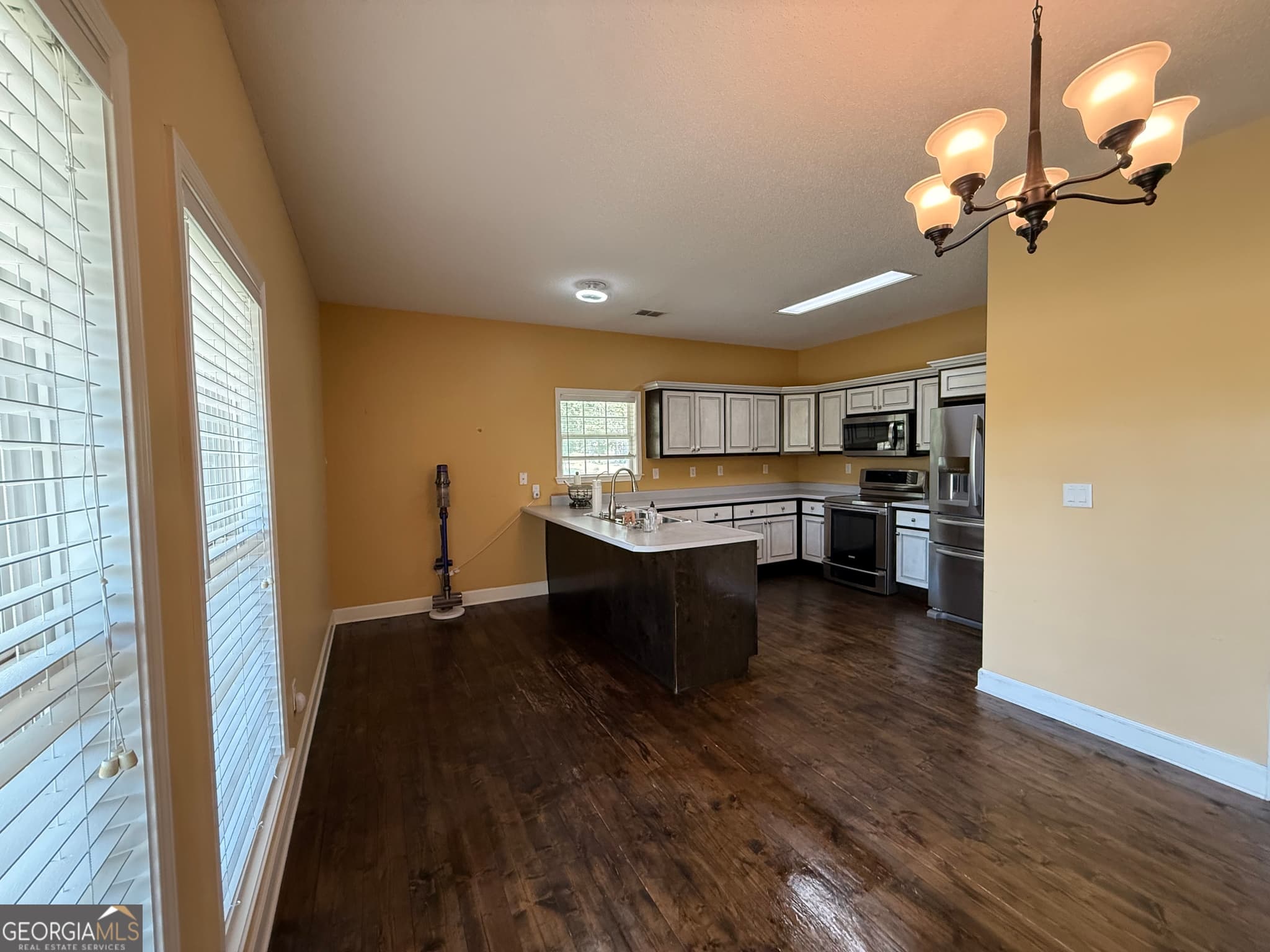 3 bedroom, 2 bathroom, 2,227 sq ft single family residence under contract at 573 Bostwick Circle, Vidalia, GA 30474 — photo 5