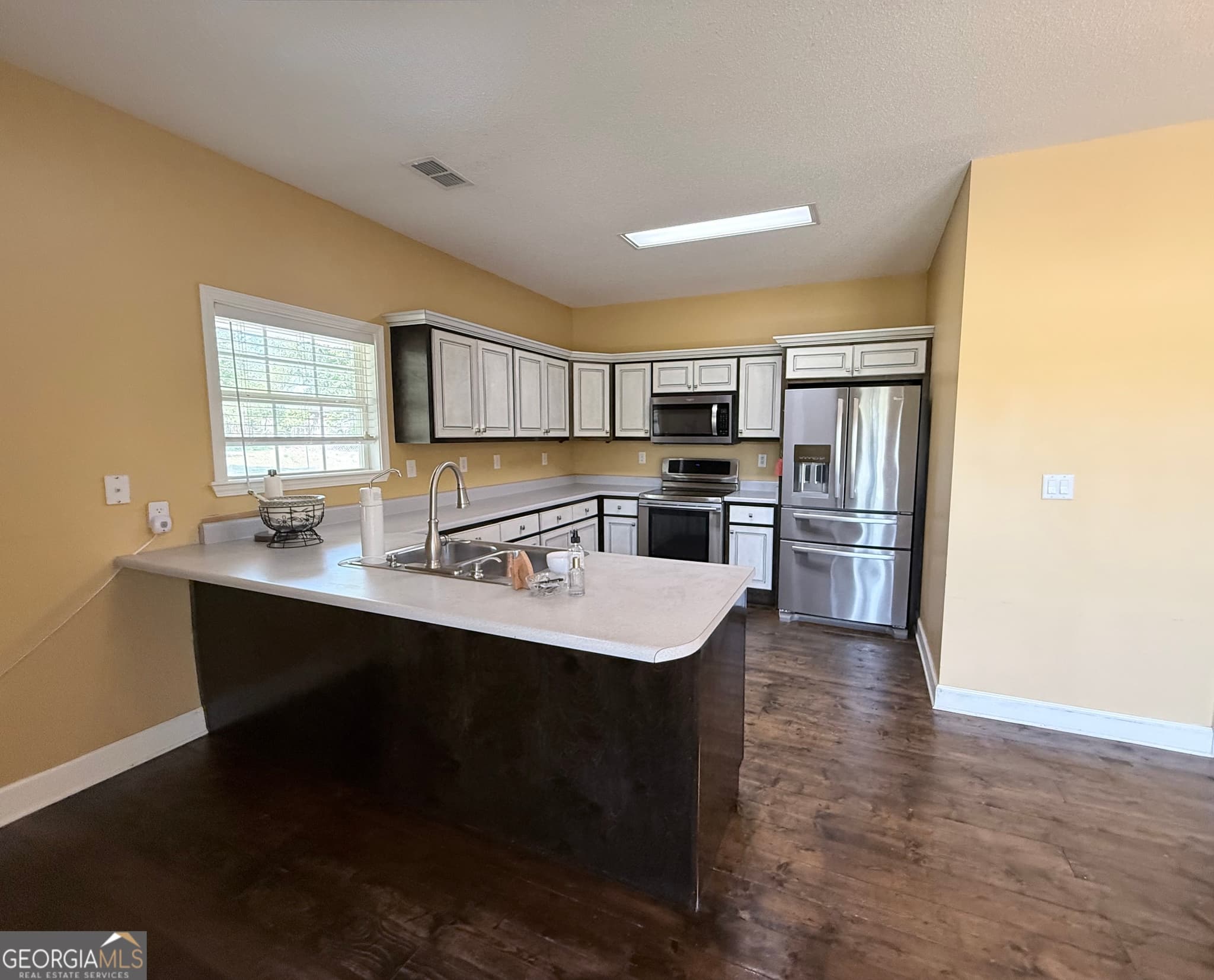 3 bedroom, 2 bathroom, 2,227 sq ft single family residence under contract at 573 Bostwick Circle, Vidalia, GA 30474 — photo 4