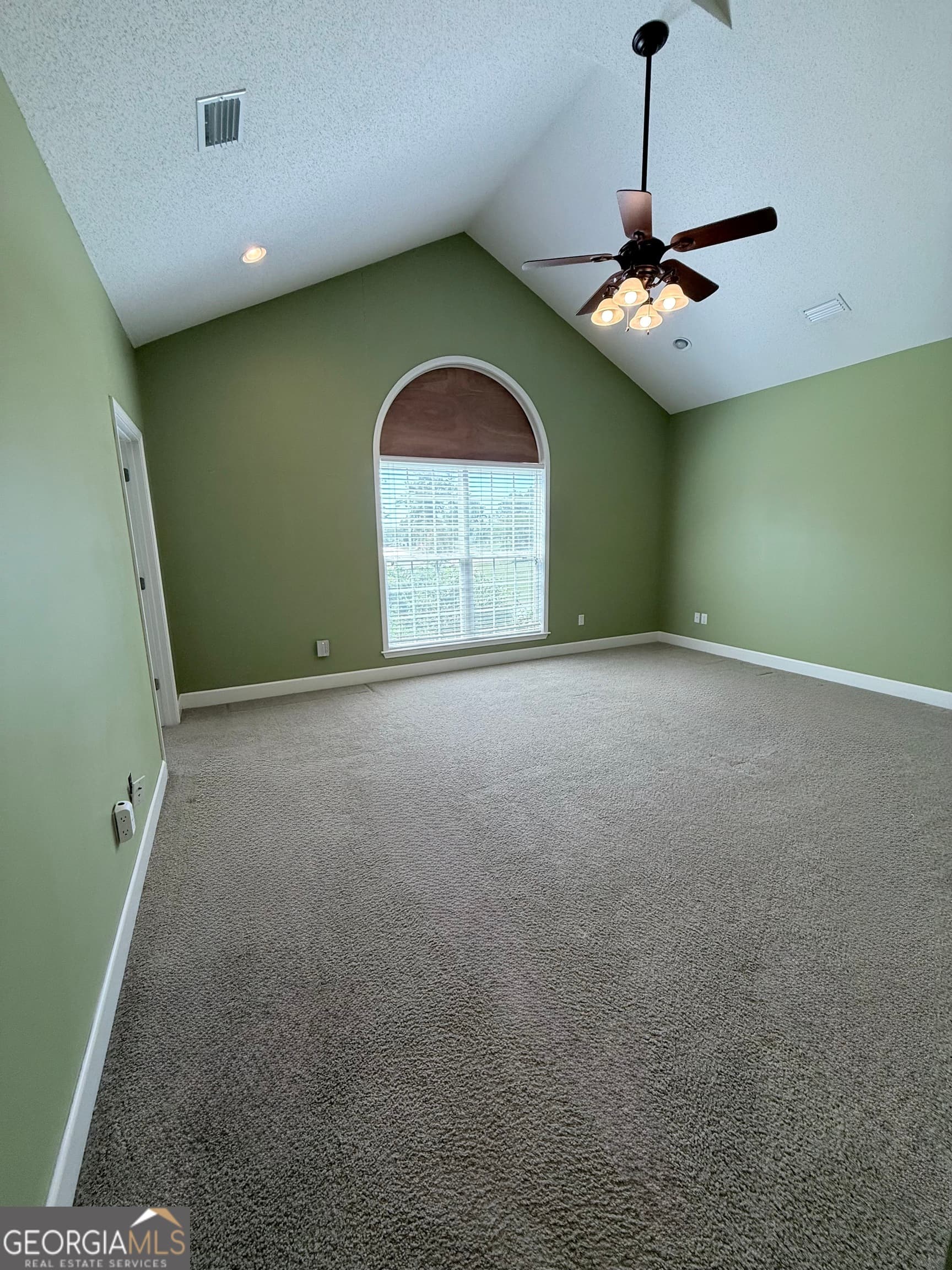 3 bedroom, 2 bathroom, 2,227 sq ft single family residence under contract at 573 Bostwick Circle, Vidalia, GA 30474 — photo 8