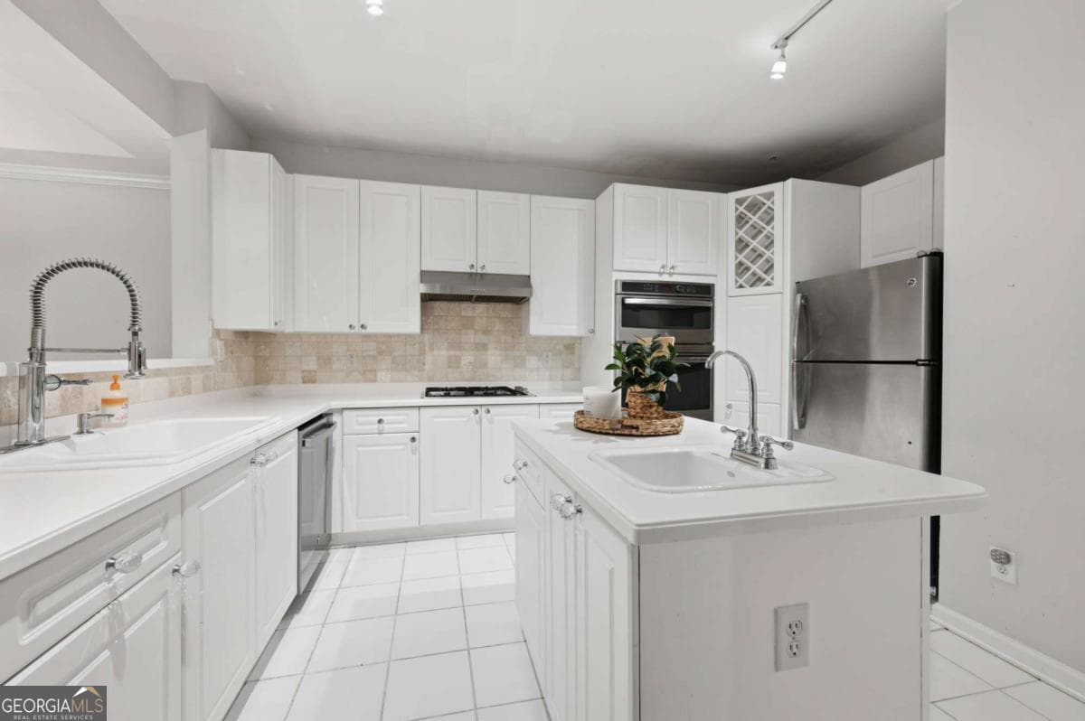 2 bedroom, 2 bathroom condominium for rent at 424 Lindbergh Drive 208, Atlanta, GA 30305 for $3,000 a month — photo 7