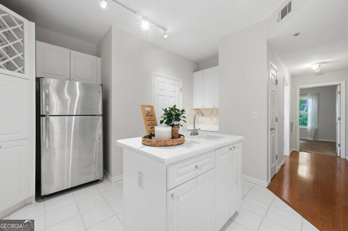 2 bedroom, 2 bathroom condominium for rent at 424 Lindbergh Drive 208, Atlanta, GA 30305 for $3,000 a month — photo 8