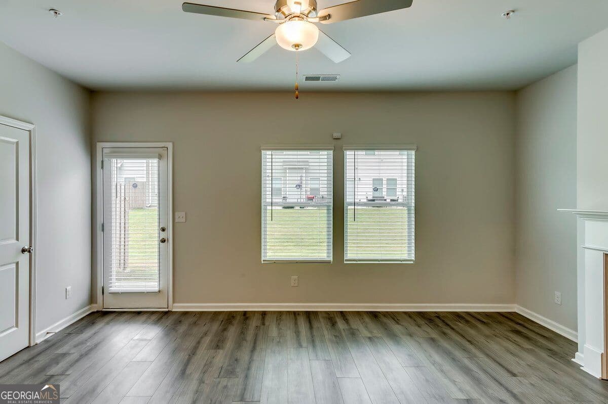 3 bedroom, 2.5 bathroom, 1,600 sq ft townhouse for rent at 11697 Mendenhall Court, Hampton, GA 30228 for $2,350 a month — photo 6