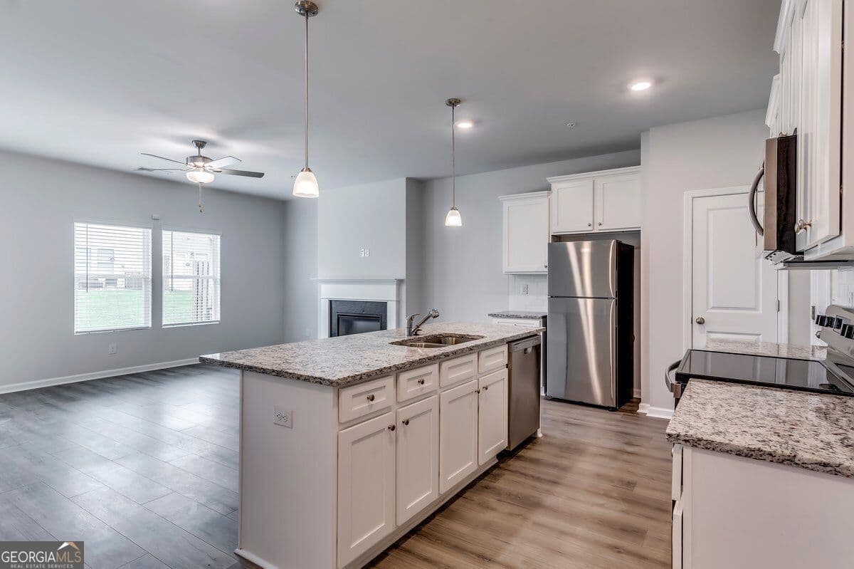 3 bedroom, 2.5 bathroom, 1,600 sq ft townhouse for rent at 11697 Mendenhall Court, Hampton, GA 30228 for $2,350 a month — photo 4