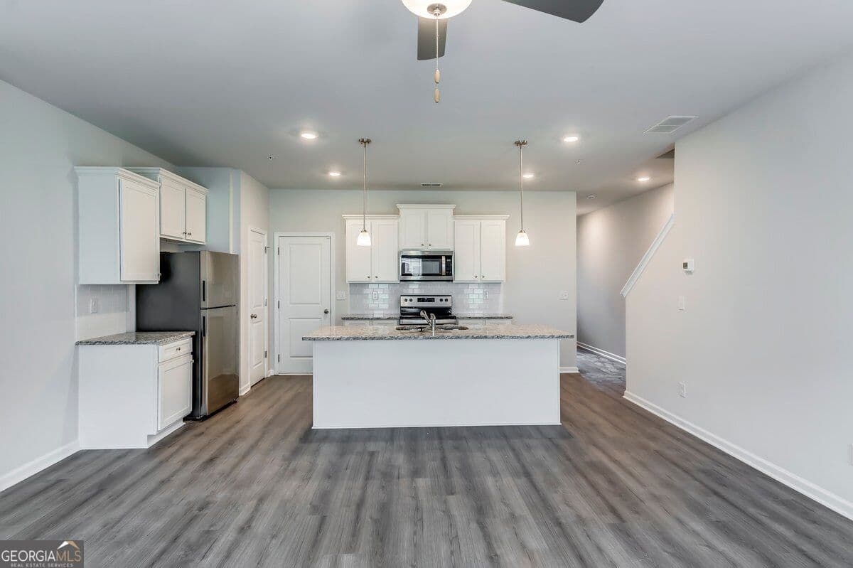 3 bedroom, 2.5 bathroom, 1,600 sq ft townhouse for rent at 11697 Mendenhall Court, Hampton, GA 30228 for $2,350 a month — photo 8
