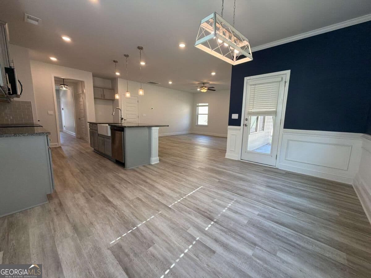 4 bedroom, 2.5 bathroom, 2,220 sq ft single family residence for sale at 304 Magnolia Villas Drive, Cornelia, GA 30531 — photo 7