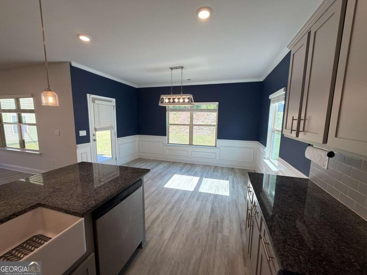 4 bedroom, 2.5 bathroom, 2,220 sq ft single family residence for sale at 304 Magnolia Villas Drive, Cornelia, GA 30531 — photo 5