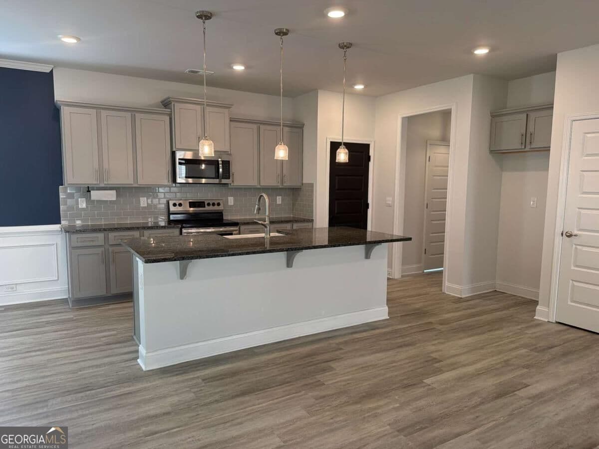 4 bedroom, 2.5 bathroom, 2,220 sq ft single family residence for sale at 304 Magnolia Villas Drive, Cornelia, GA 30531 — photo 8