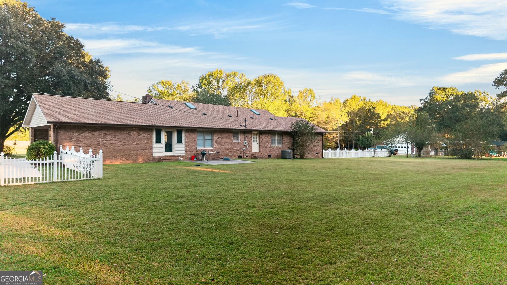 3 bedroom, 2.5 bathroom, 2,362 sq ft single family residence for sale at 162 Skyview Drive, Griffin, GA 30224 — photo 7
