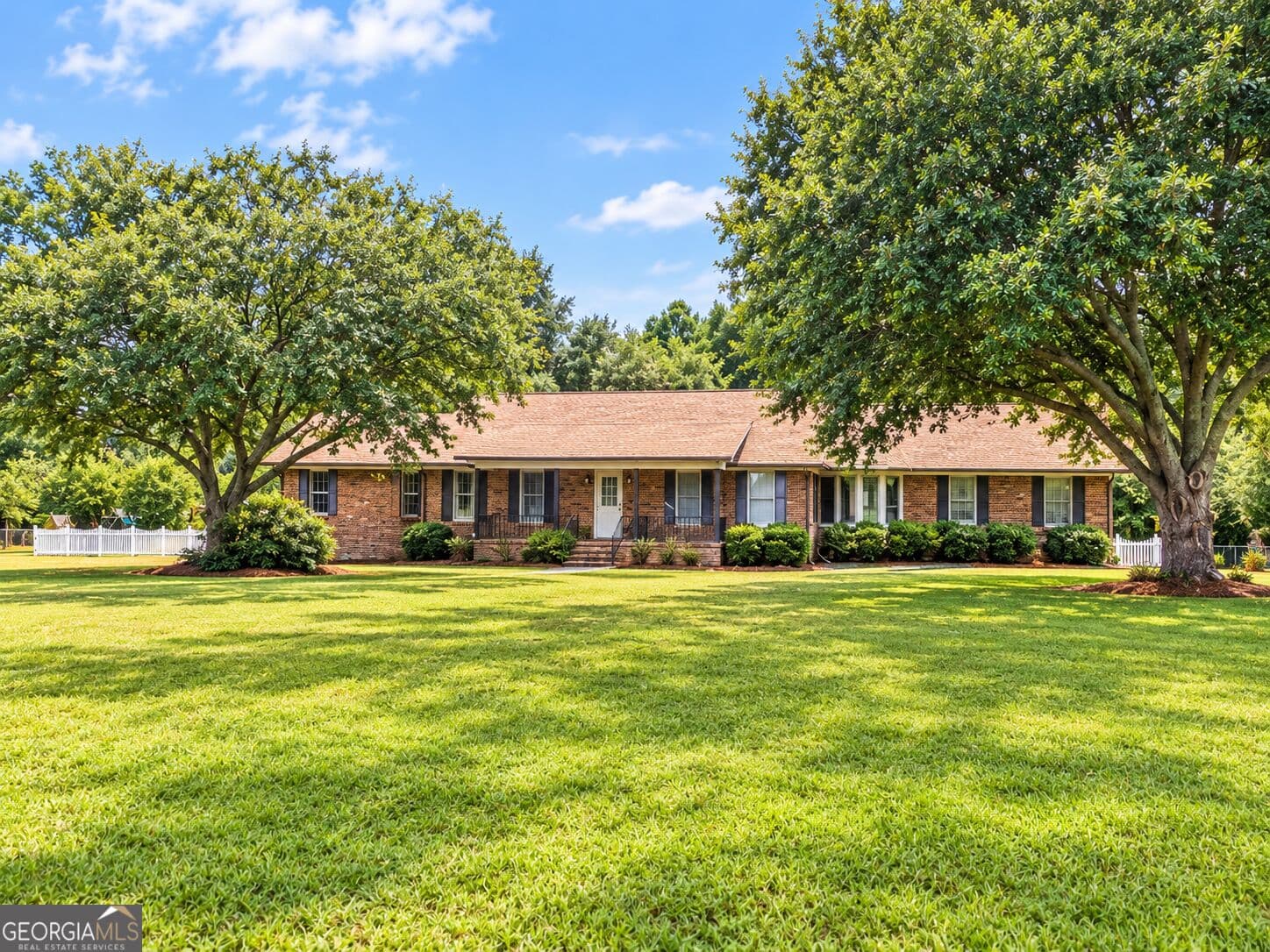 3 bedroom, 2.5 bathroom, 2,362 sq ft single family residence for sale at 162 Skyview Drive, Griffin, GA 30224 — photo 1 of 43