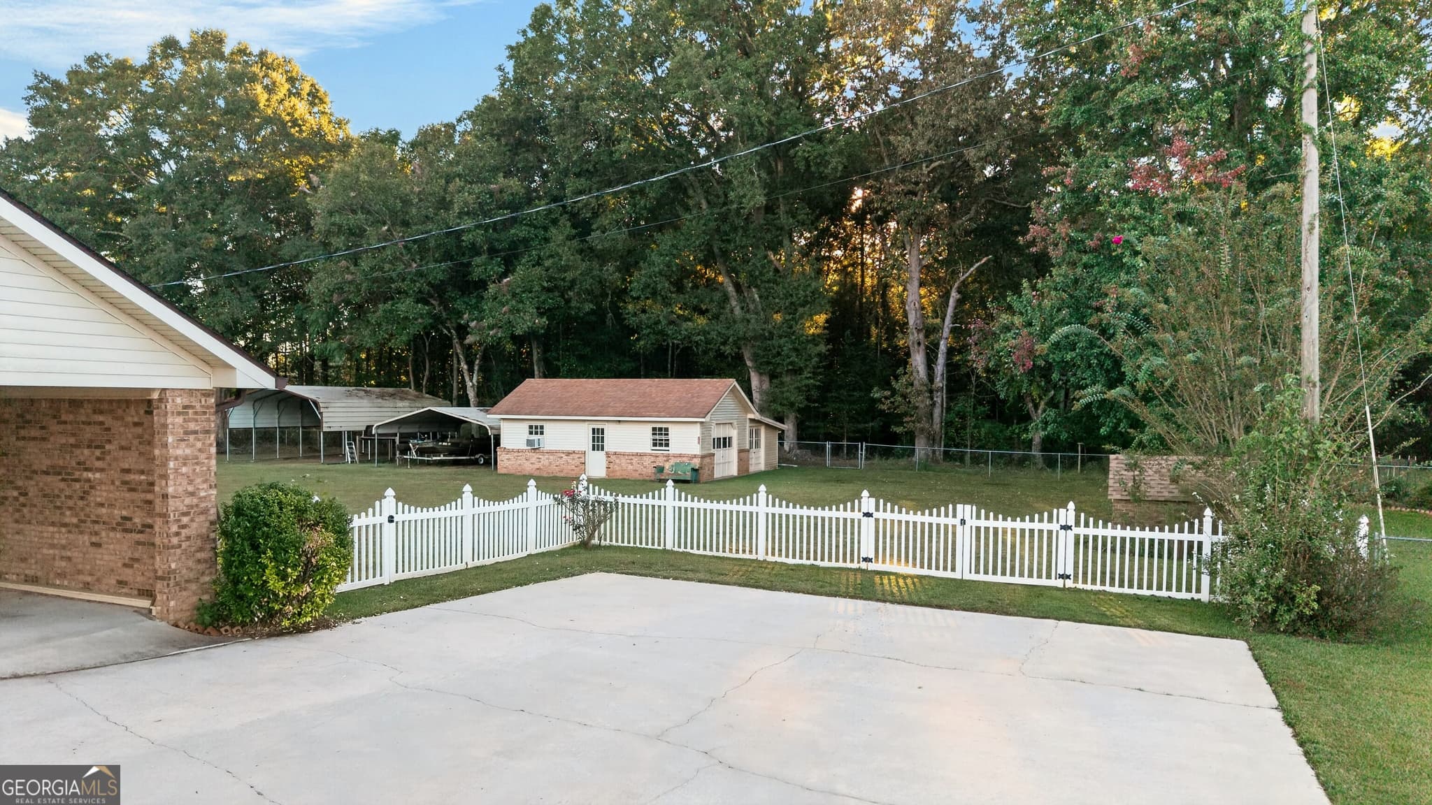 3 bedroom, 2.5 bathroom, 2,362 sq ft single family residence for sale at 162 Skyview Drive, Griffin, GA 30224 — photo 5
