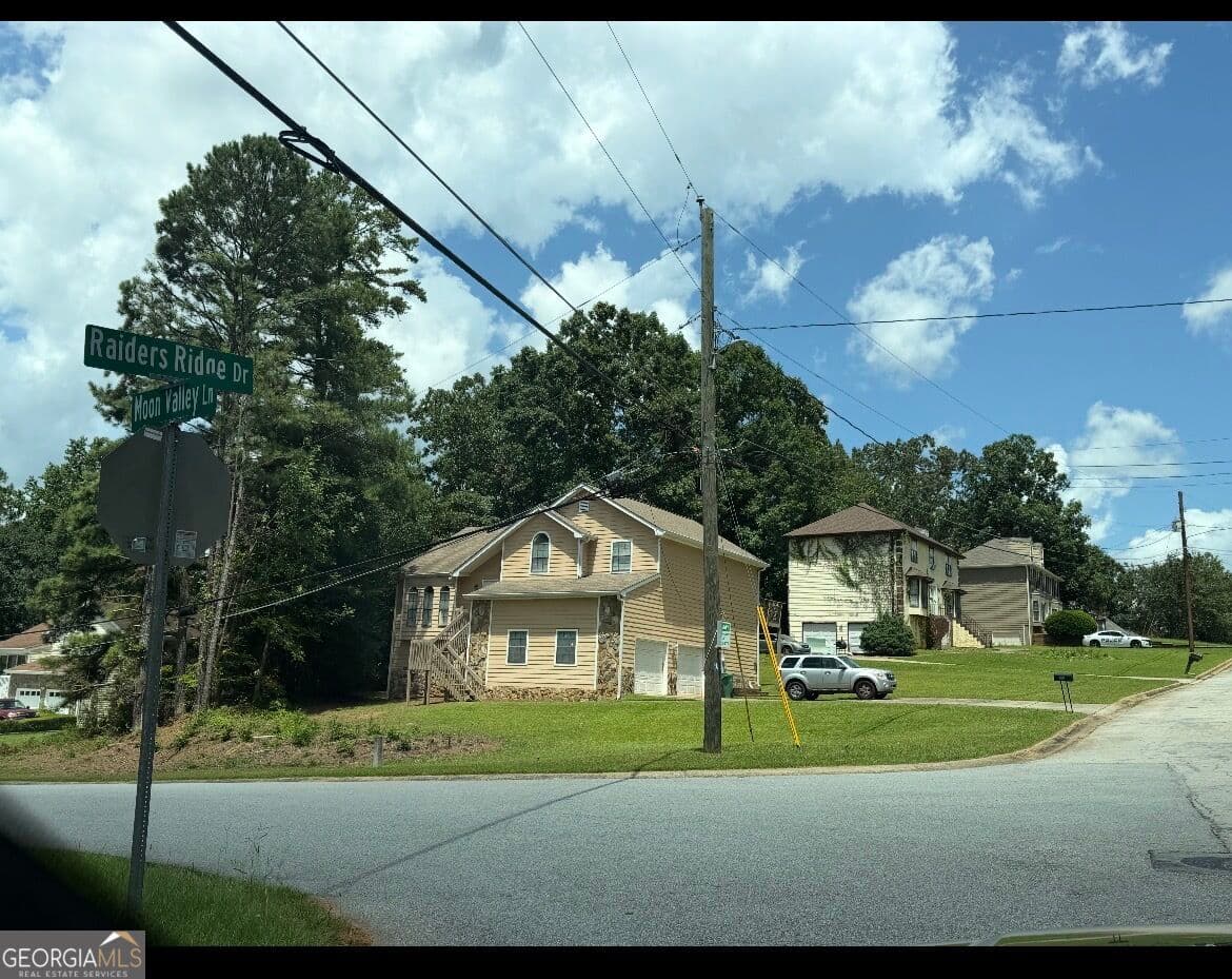 3 bedroom, 3 bathroom, 1,836 sq ft single family residence for sale at 3803 Raiders Ridge Drive, Lithonia, GA 30038 — photo 3