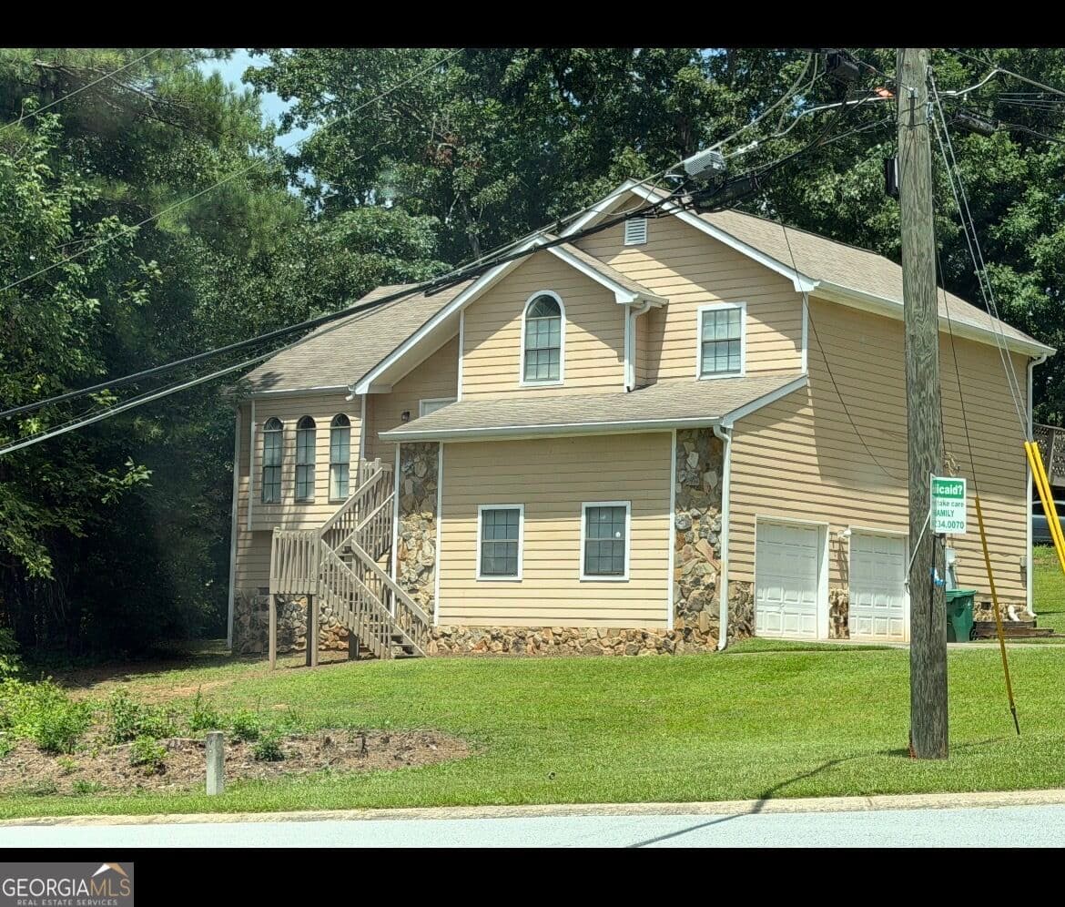 3 bedroom, 3 bathroom, 1,836 sq ft single family residence for sale at 3803 Raiders Ridge Drive, Lithonia, GA 30038