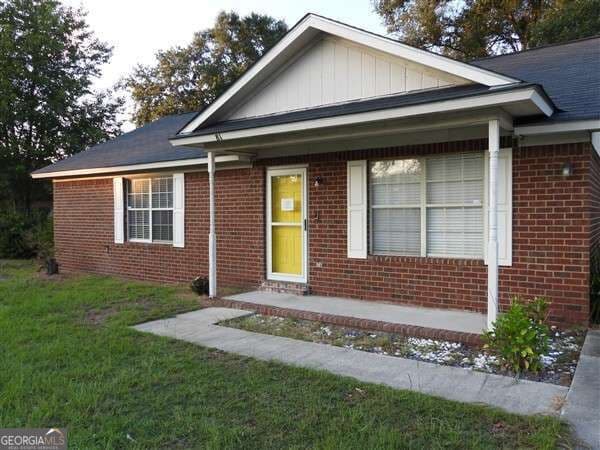 3 bedroom, 2 bathroom, 1,267 sq ft single family residence for sale at 81 Crosby Drive, Hinesville, GA 31313 — photo 2