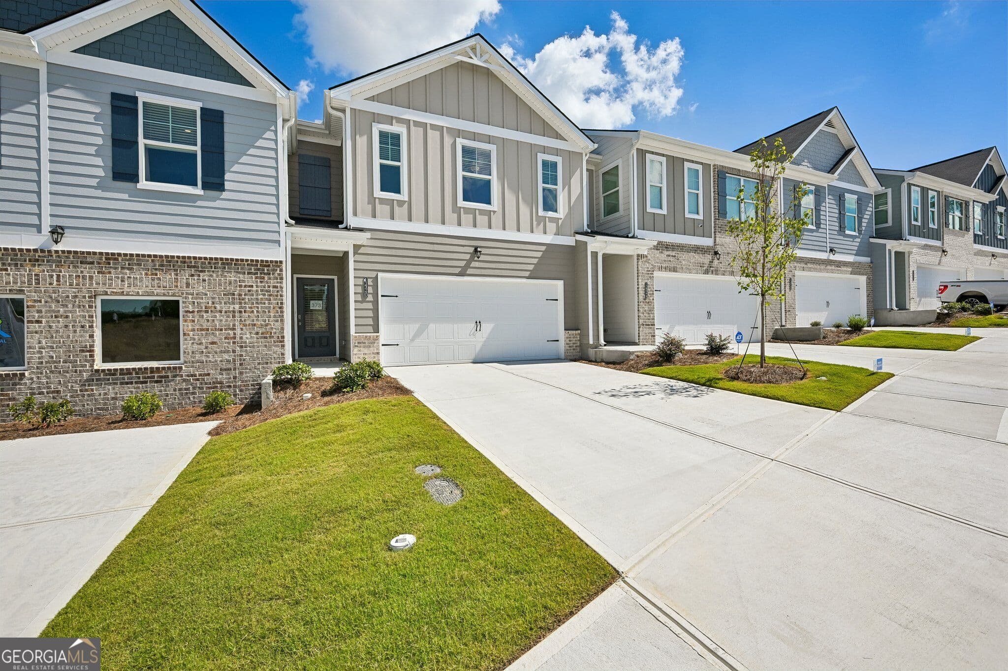 4 bedroom, 3 bathroom townhouse for sale at 7053 Old Bridge Lane, Conyers, GA 30013 — photo 4