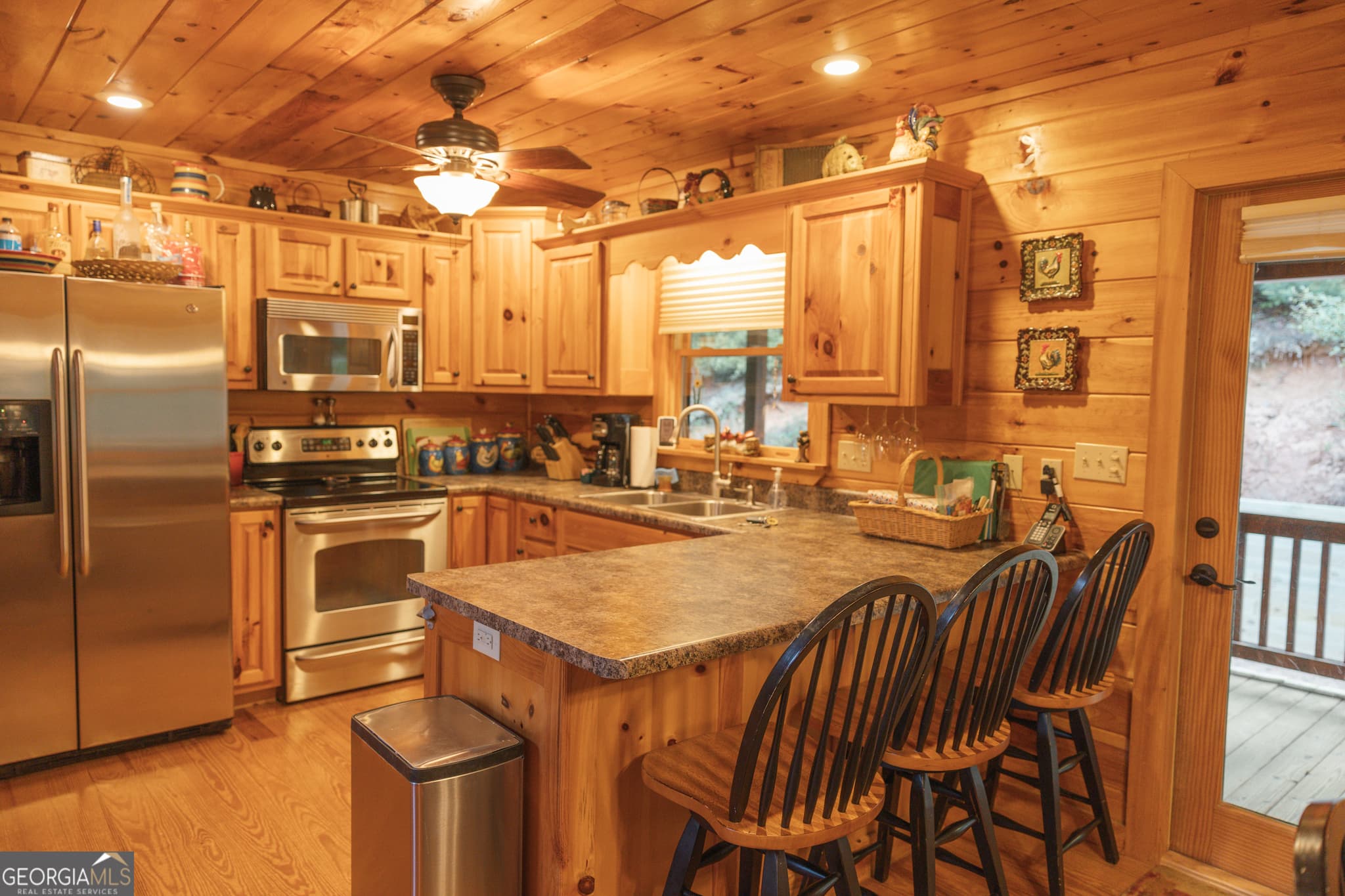3 bedroom, 3 bathroom, 3,136 sq ft cabin,single family residence for sale at 351 John Dick Overlook, Blue Ridge, GA 30513 — photo 4