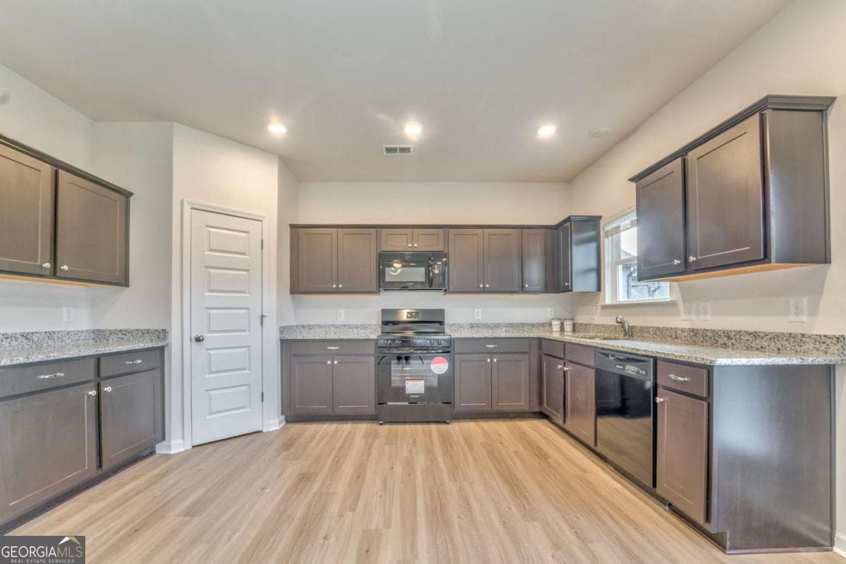 4 bedroom, 2.5 bathroom, 2,373 sq ft single family residence for rent at 15 Bennett Way, Rome, GA 30161 for $2,349 a month — photo 10