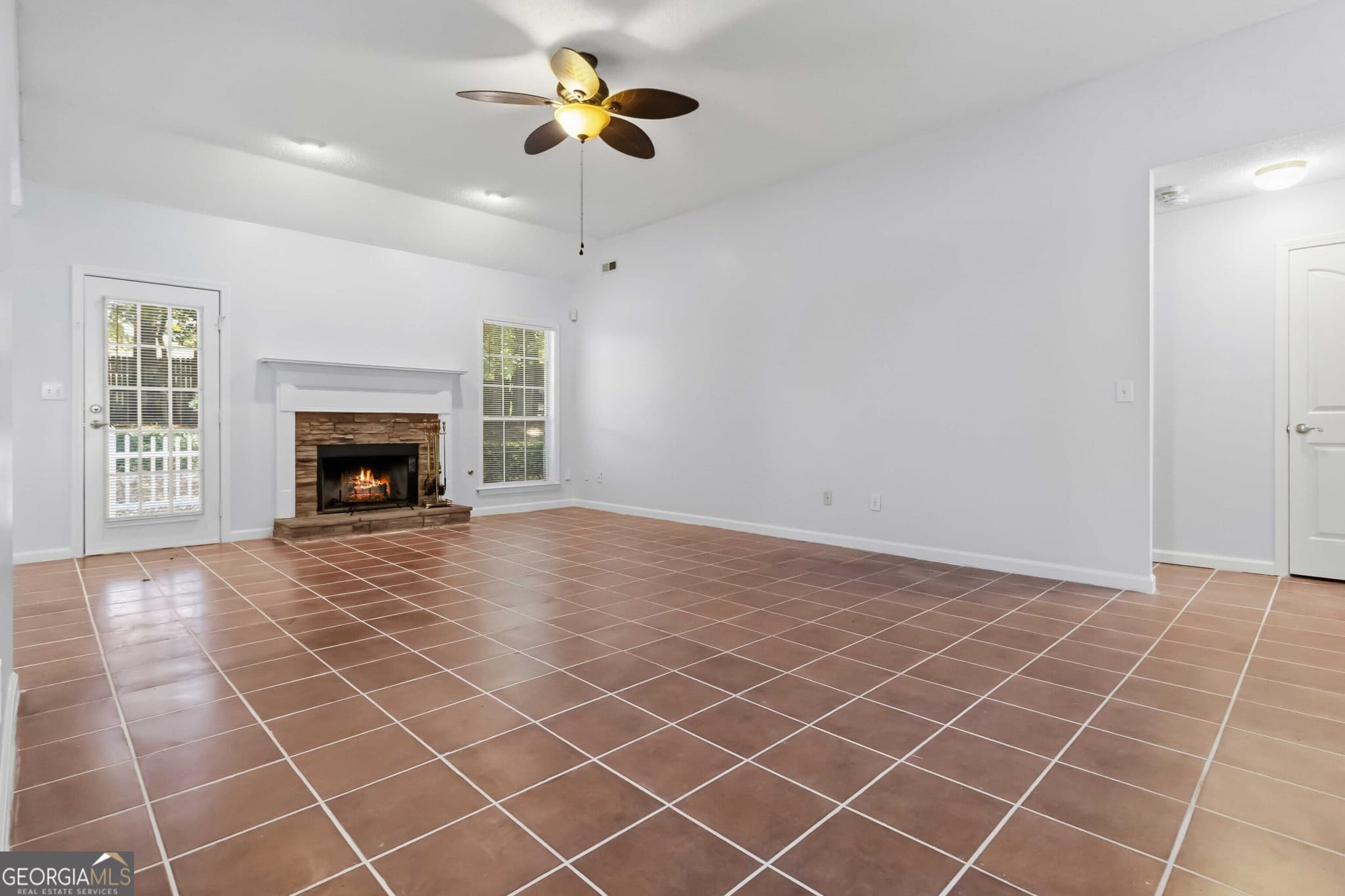 3 bedroom, 2 bathroom, 1,900 sq ft single family residence for sale at 393 Victoria Lane, Stockbridge, GA 30281 — photo 7