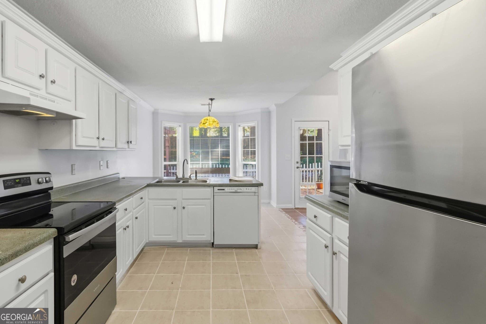3 bedroom, 2 bathroom, 1,900 sq ft single family residence for sale at 393 Victoria Lane, Stockbridge, GA 30281 — photo 10