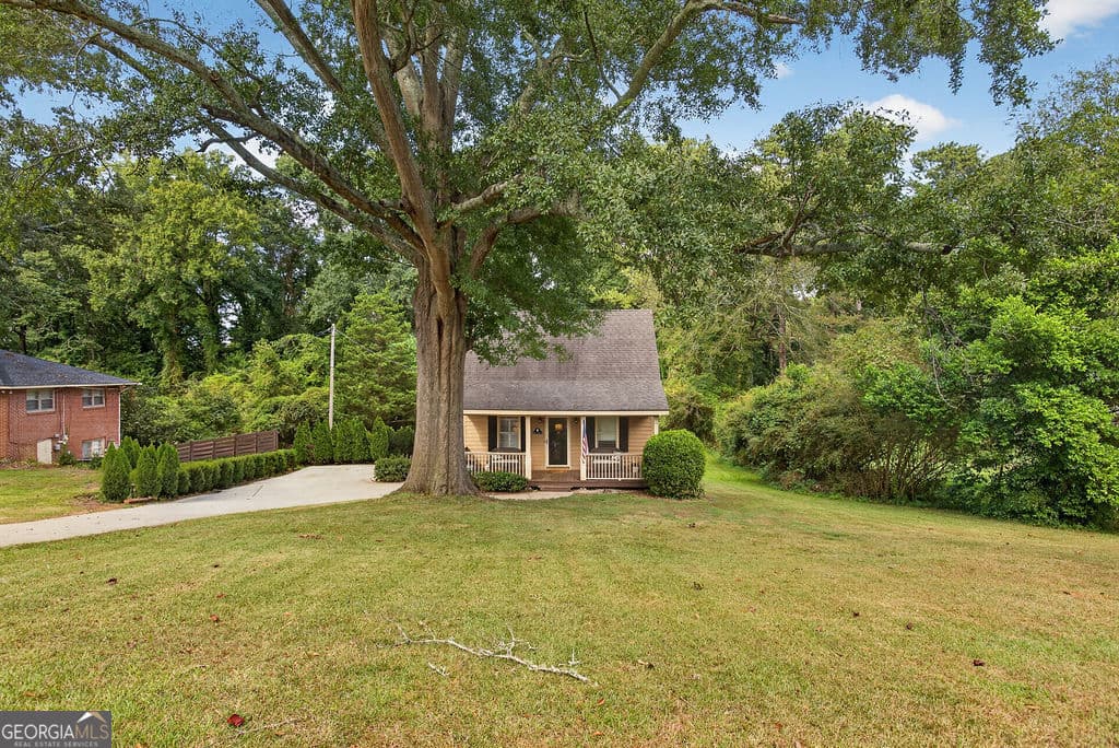 3 bedroom, 3 bathroom, 2,418 sq ft single family residence for sale at 200 1/2 Pine Street, Barnesville, GA 30204
