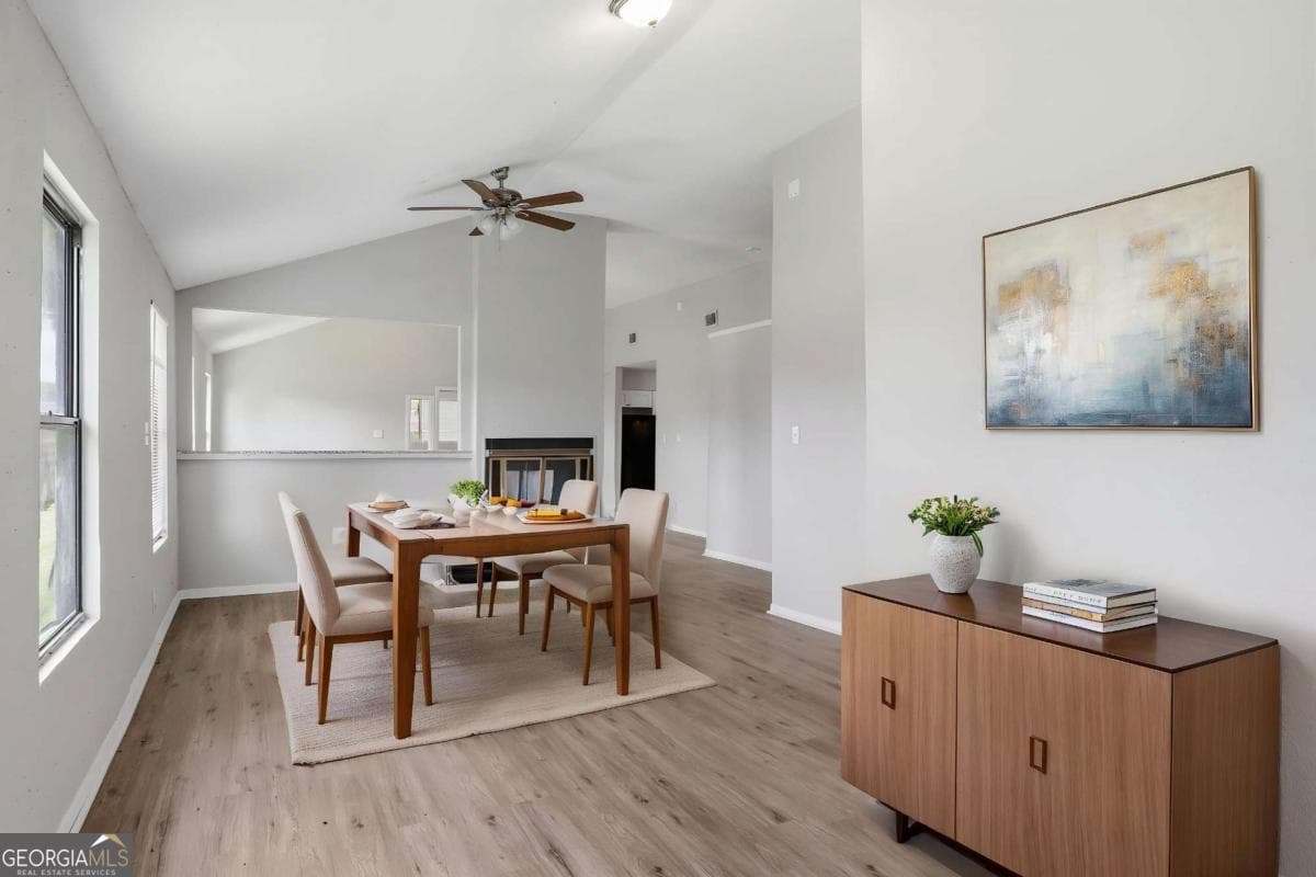 3 bedroom, 1 bathroom, 825 sq ft single family residence for sale at 836 Amber Place, Atlanta, GA 30331 — photo 2