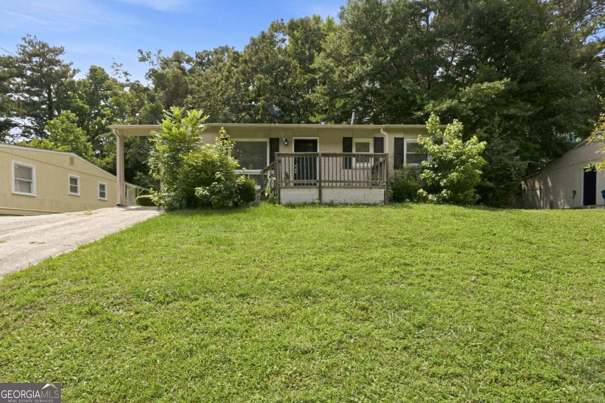 3 bedroom, 1 bathroom, 825 sq ft single family residence for sale at 836 Amber Place, Atlanta, GA 30331 — photo 1 of 29