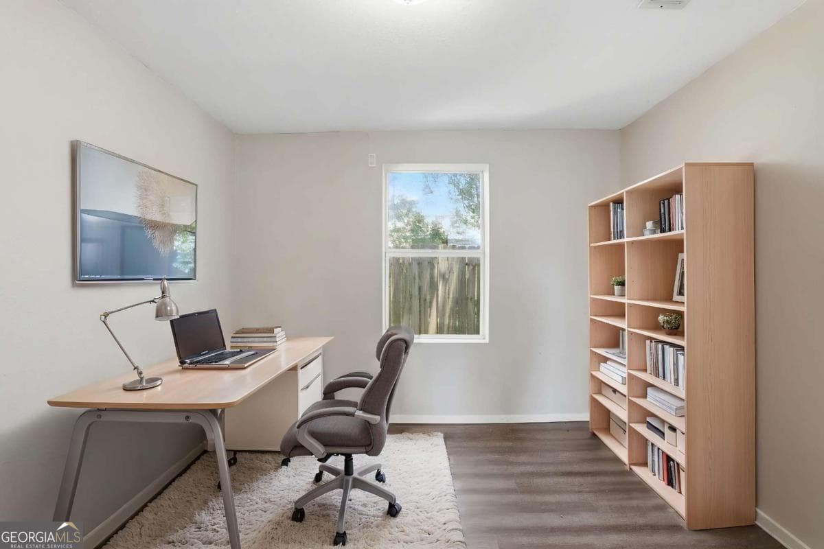 3 bedroom, 1 bathroom, 825 sq ft single family residence for sale at 836 Amber Place, Atlanta, GA 30331 — photo 5