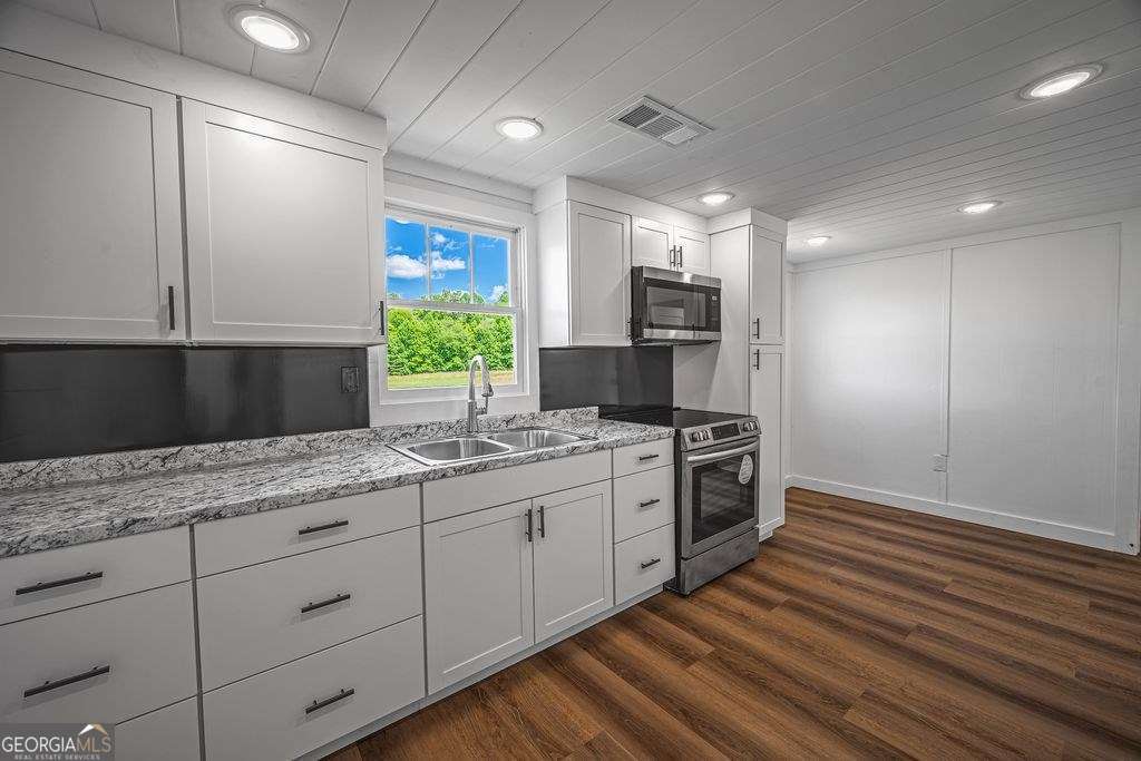 3 bedroom, 2 bathroom, 1,444 sq ft single family residence for sale at 9340 Old Hwy 76, Morganton, GA 30560 — photo 10