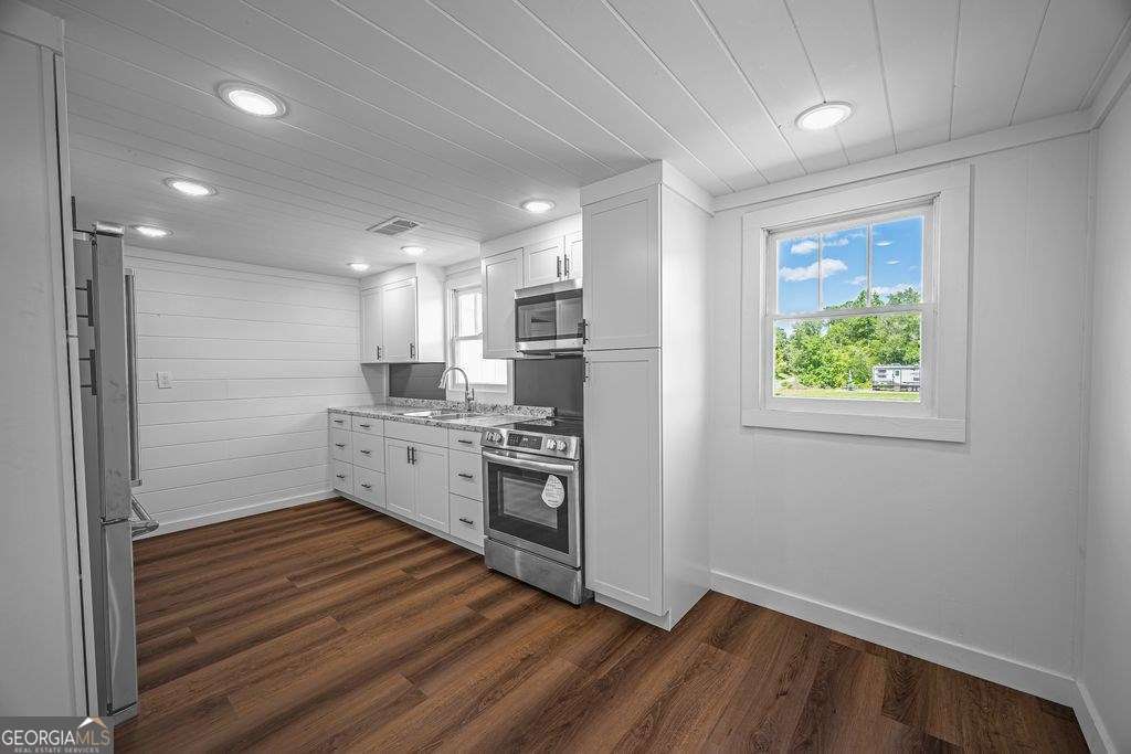 3 bedroom, 2 bathroom, 1,444 sq ft single family residence for sale at 9340 Old Hwy 76, Morganton, GA 30560 — photo 8