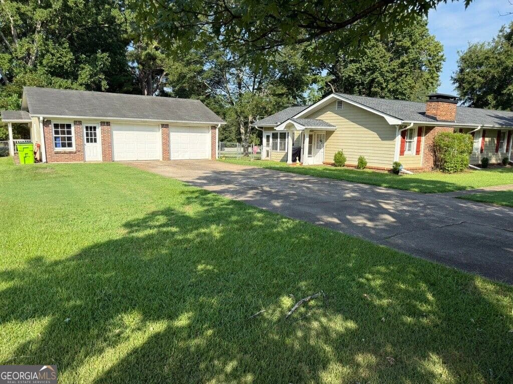 3 bedroom, 2 bathroom, 1,950 sq ft single family residence for sale at 81 Crowell Road, Conyers, GA 30094 — photo 3