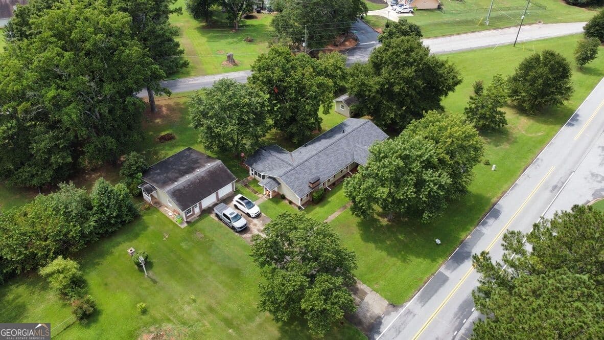 3 bedroom, 2 bathroom, 1,950 sq ft single family residence for sale at 81 Crowell Road, Conyers, GA 30094 — photo 4