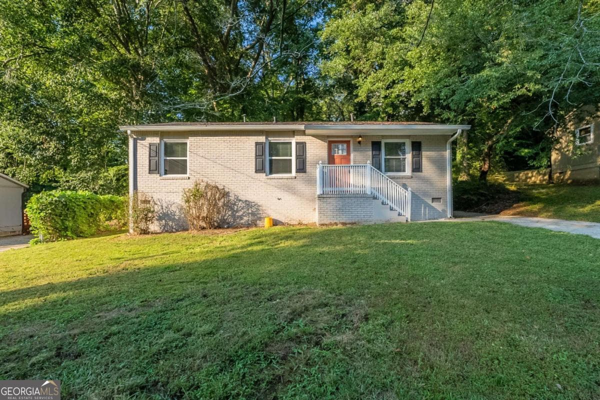 3 bedroom, 1 bathroom, 1,025 sq ft single family residence for sale at 2406 Swallow Circle, Atlanta, GA 30315 — photo 1 of 28