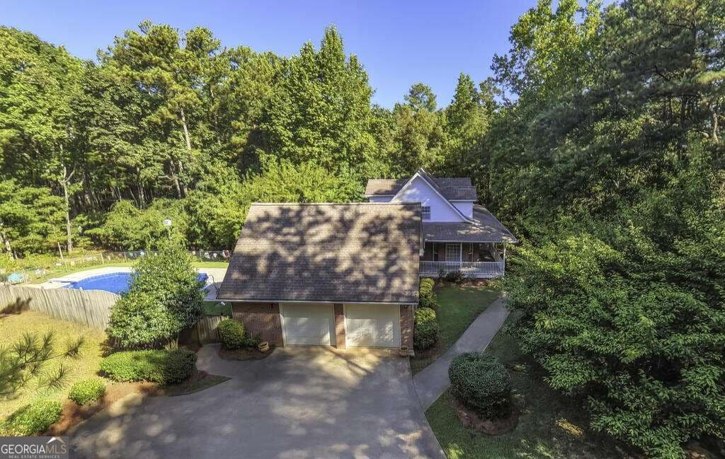 4 bedroom, 3.5 bathroom, 2,306 sq ft single family residence for sale at 8285 Mill Run Trail, Whitesburg, GA 30185 — photo 7