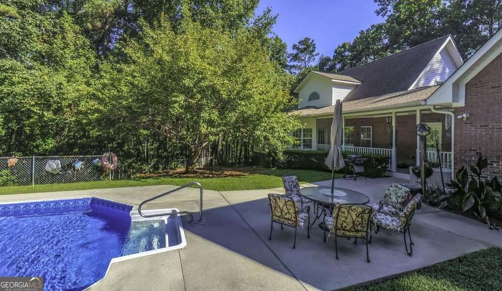 4 bedroom, 3.5 bathroom, 2,306 sq ft single family residence for sale at 8285 Mill Run Trail, Whitesburg, GA 30185 — photo 5