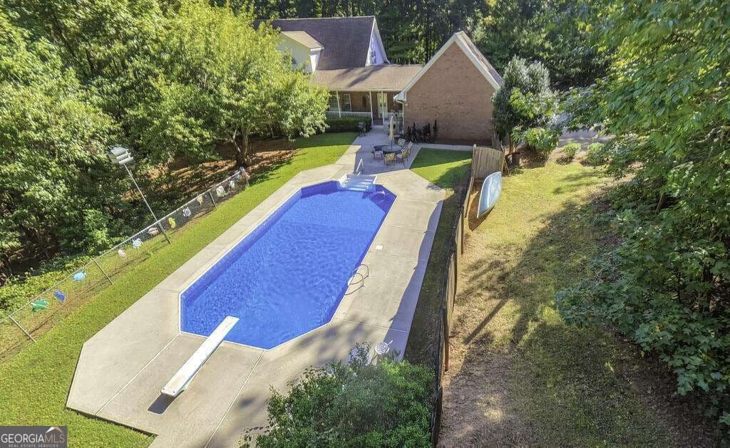 4 bedroom, 3.5 bathroom, 2,306 sq ft single family residence for sale at 8285 Mill Run Trail, Whitesburg, GA 30185 — photo 4