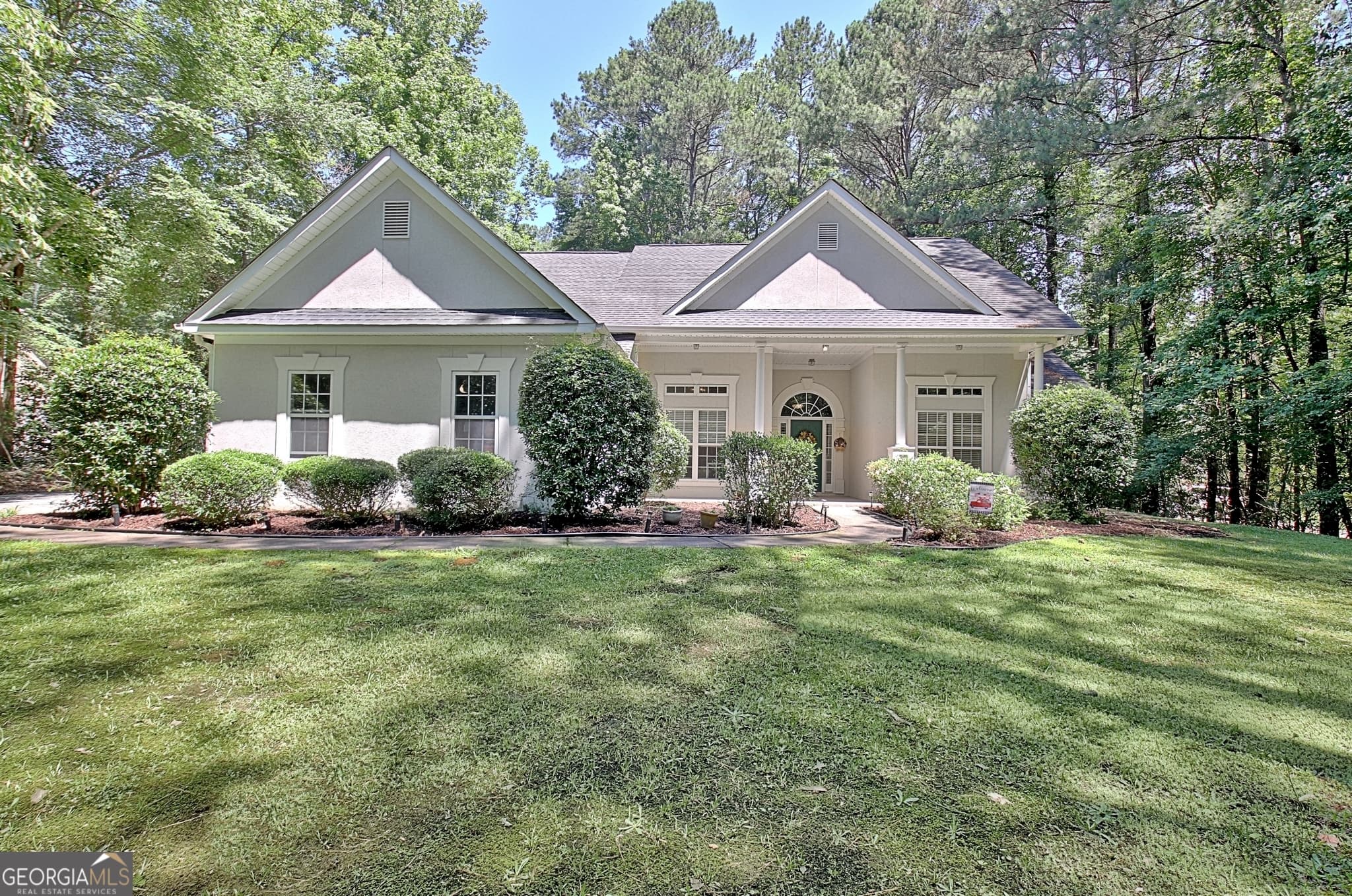 3 bedroom, 2.5 bathroom, 2,041 sq ft single family residence sold at 220 Farr Lake Drive, Tyrone, GA 30290