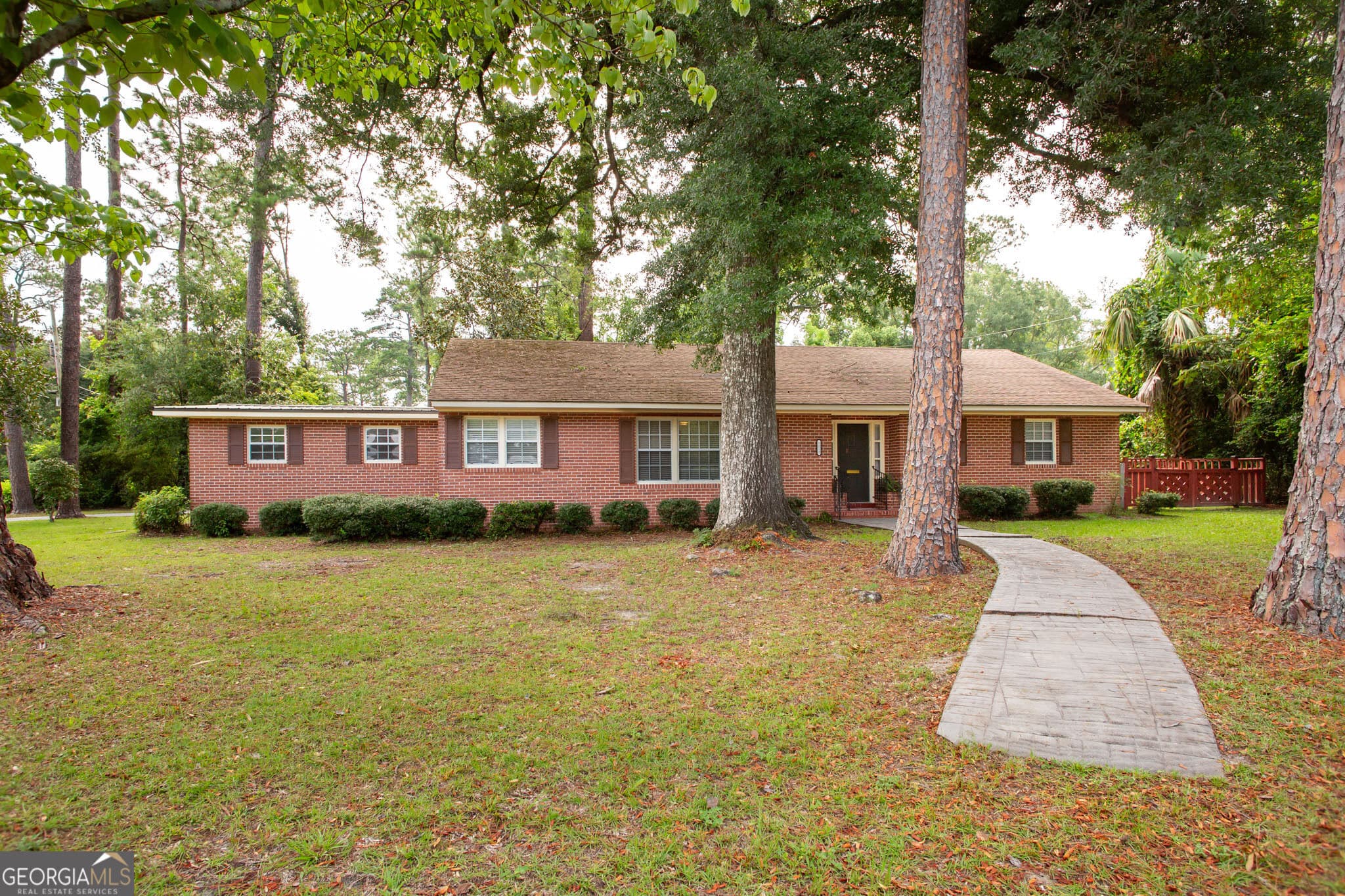 3 bedroom, 2 bathroom, 2,308 sq ft single family residence for sale at 1112 Hill Street, Waycross, GA 31501 — photo 2