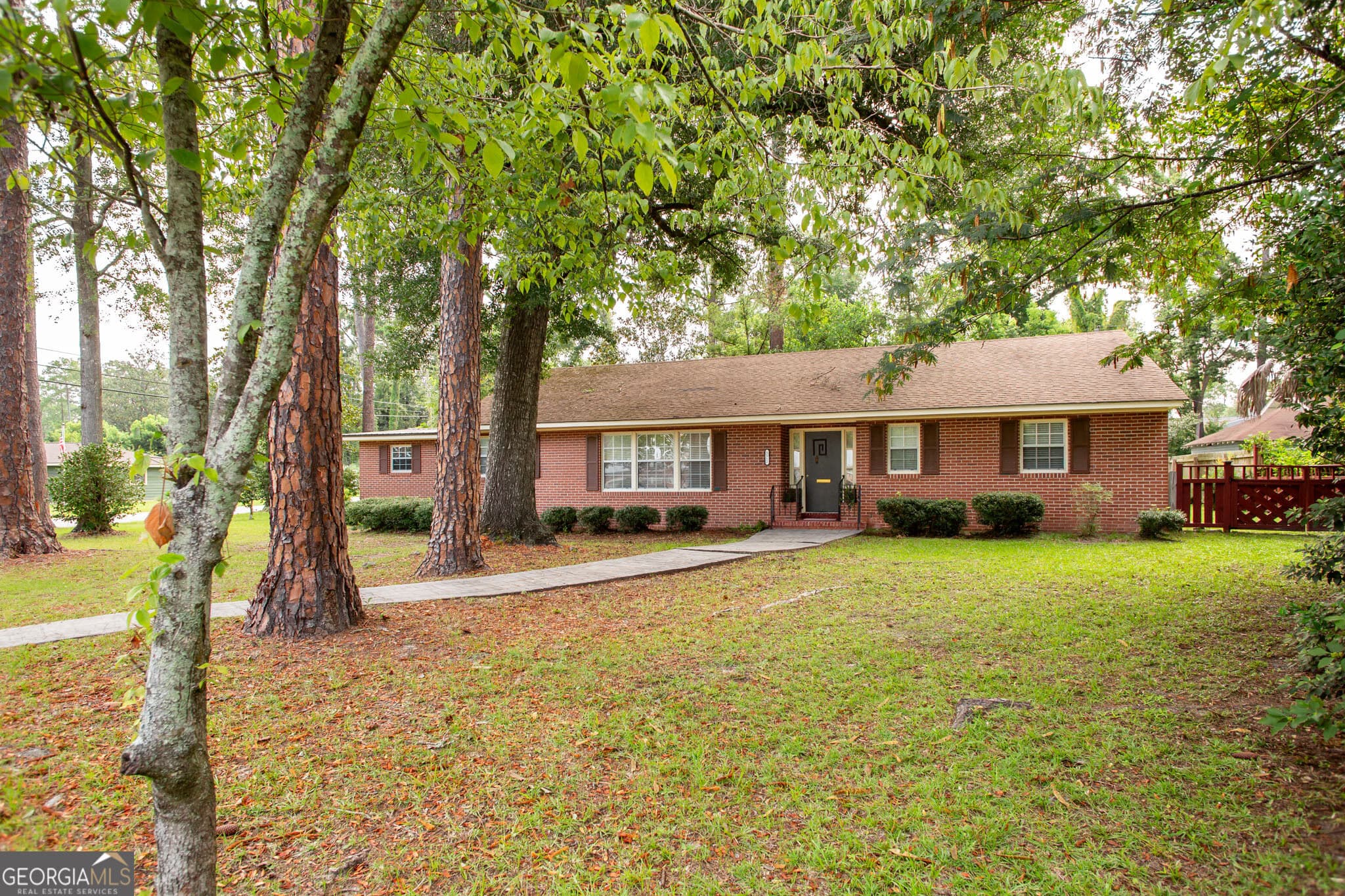 3 bedroom, 2 bathroom, 2,308 sq ft single family residence for sale at 1112 Hill Street, Waycross, GA 31501 — photo 3