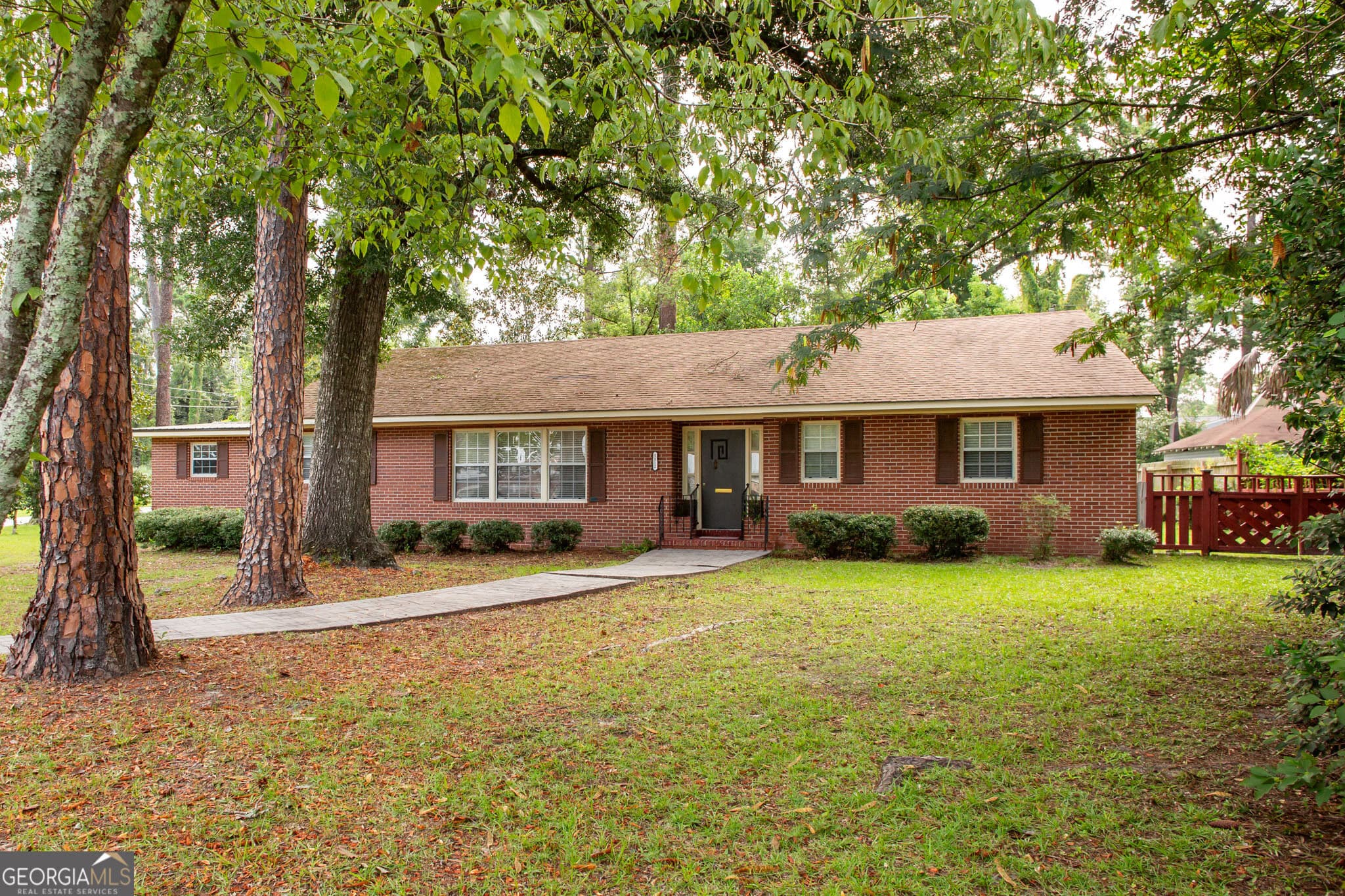 3 bedroom, 2 bathroom, 2,308 sq ft single family residence for sale at 1112 Hill Street, Waycross, GA 31501 — photo 4