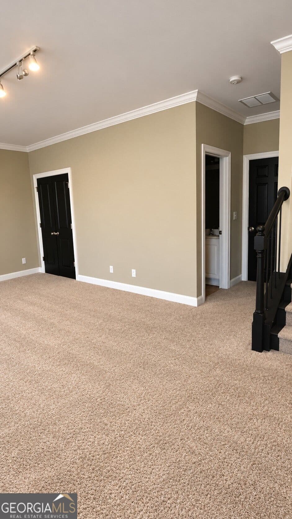 3 bedroom, 3.5 bathroom, 2,829 sq ft townhouse for sale at 5758 Pine Oak Drive, Peachtree Corners, GA 30092 — photo 2
