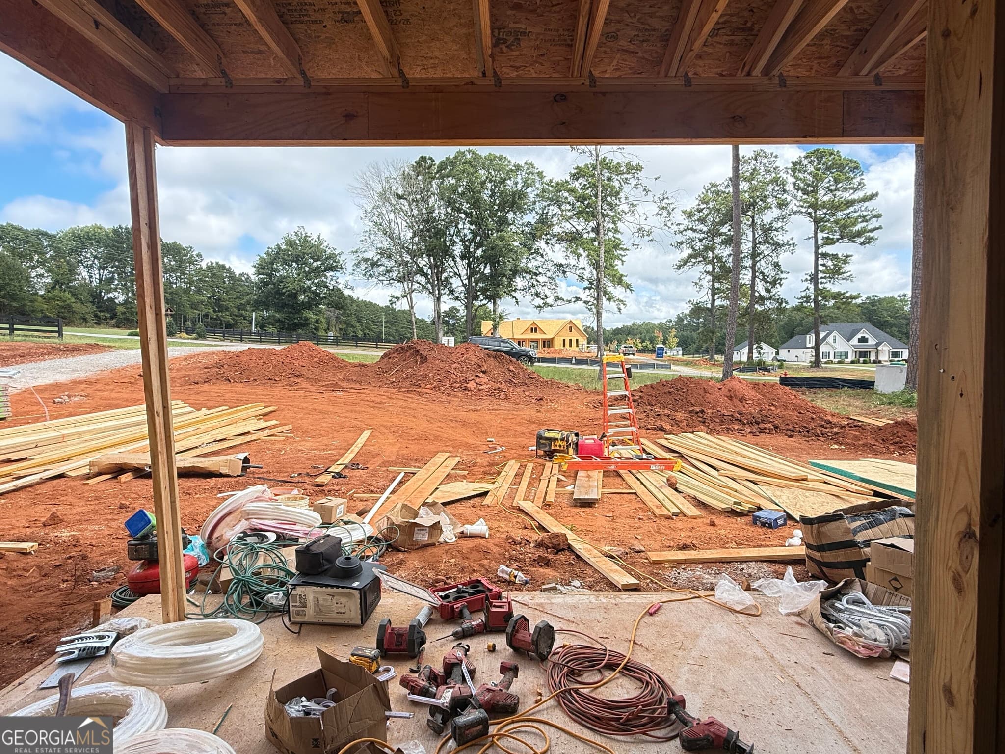 5 bedroom, 3.5 bathroom, 3,670 sq ft single family residence for sale at LOT 46 Lake Point Drive, Williamson, GA 30292 — photo 5