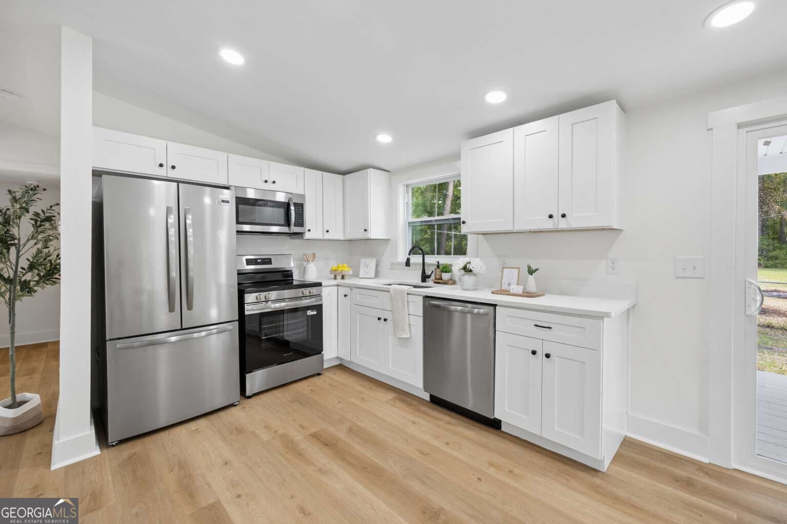 3 bedroom, 2 bathroom, 1,248 sq ft manufactured home,single family residence for sale at 562 4Th Extension, Guyton, GA 31312 — photo 8