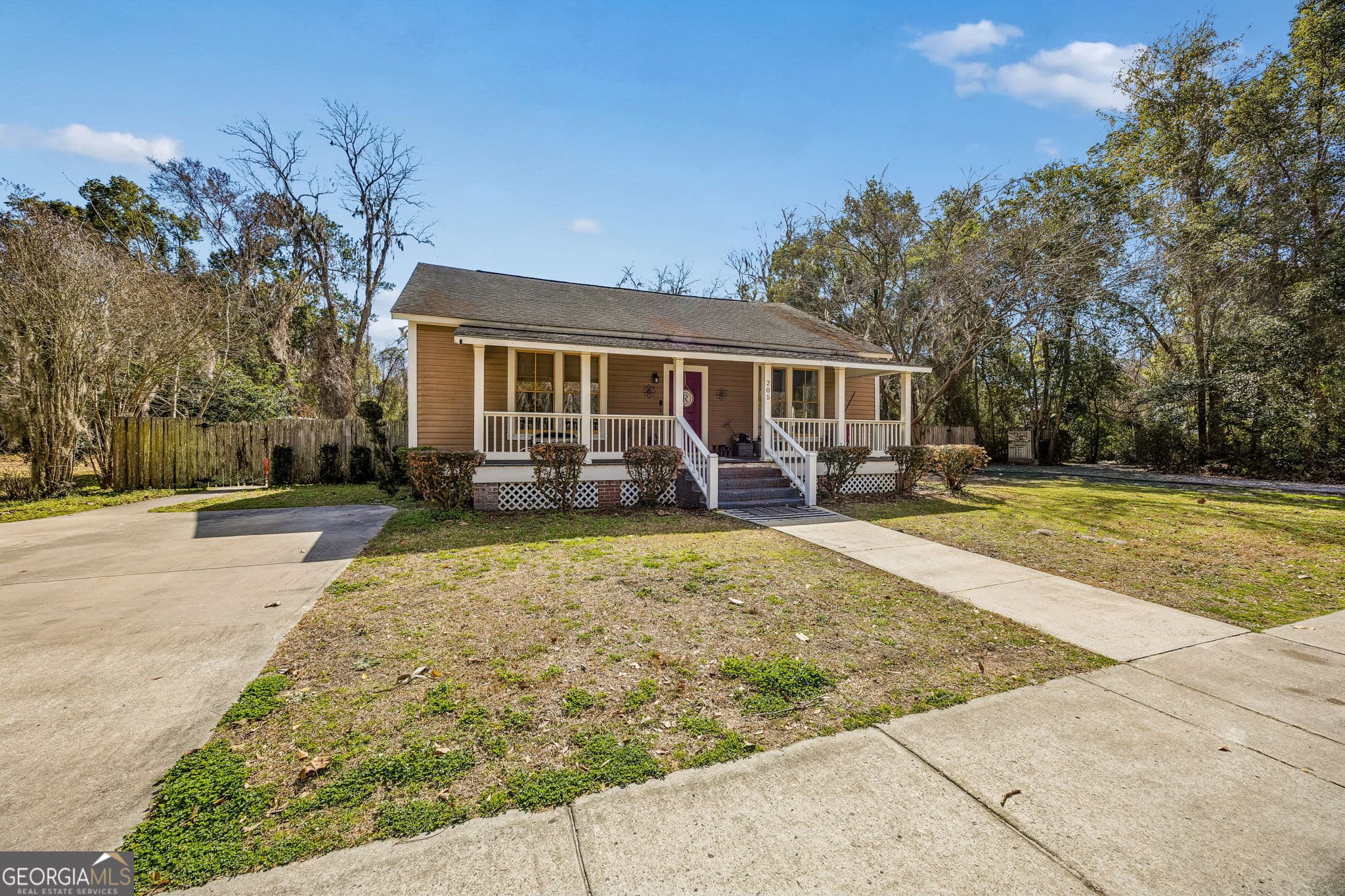 4 bedroom, 2 bathroom, 2,970 sq ft single family residence for sale at 205 W 3rd Street, Woodbine, GA 31569 — photo 4