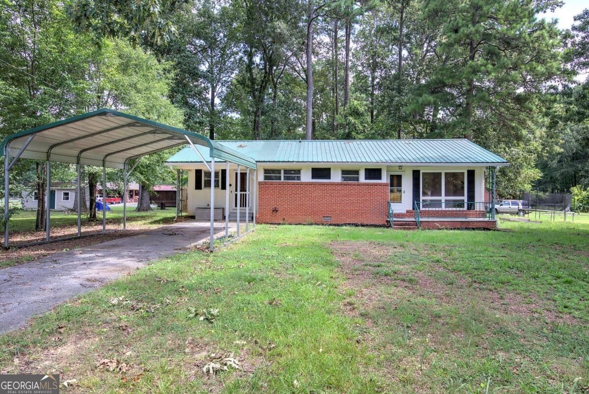 2 bedroom, 1 bathroom, 1,203 sq ft single family residence for rent at 113 Burton Drive, Calhoun, GA 30701 for $1,200 a month — photo 1 of 1