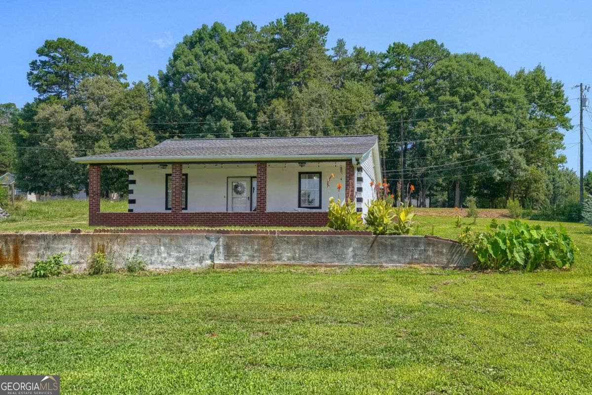 2 bedroom, 1 bathroom, 768 sq ft single family residence for sale at 5765 Crow Drive, Cumming, GA 30041 — photo 3