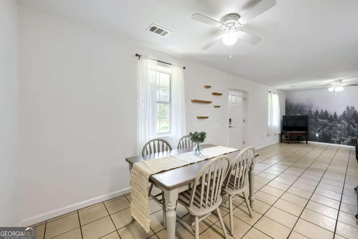 2 bedroom, 1 bathroom, 768 sq ft single family residence for sale at 5765 Crow Drive, Cumming, GA 30041 — photo 5