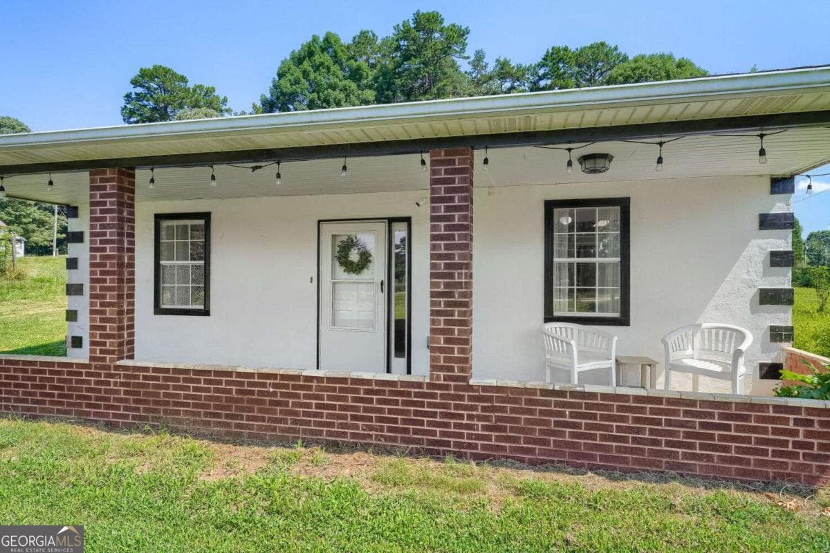 2 bedroom, 1 bathroom, 768 sq ft single family residence for sale at 5765 Crow Drive, Cumming, GA 30041 — photo 4