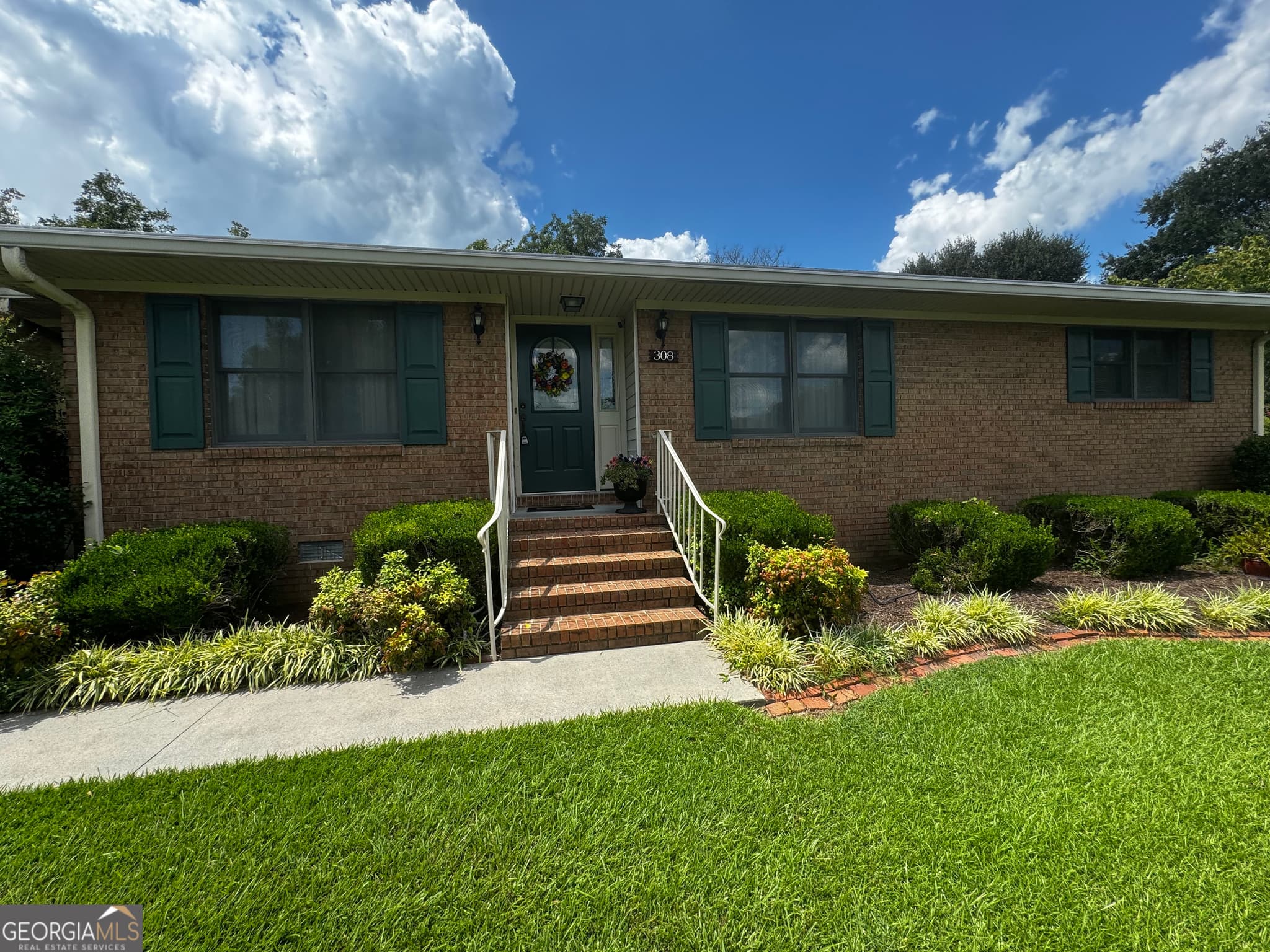 3 bedroom, 3 bathroom, 2,076 sq ft single family residence sold at 308 S Terrell Street, Metter, GA 30439