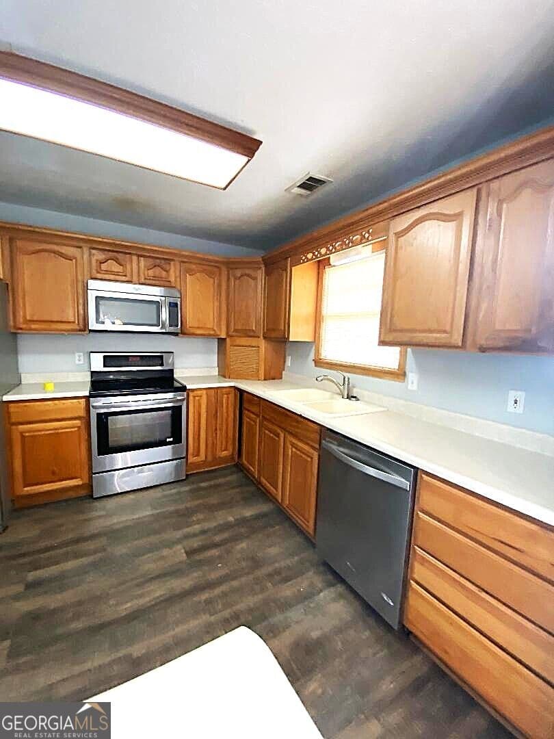3 bedroom, 2 bathroom, 2,393 sq ft single family residence for sale at 28262 Canoochee Road, Metter, GA 30439 — photo 7